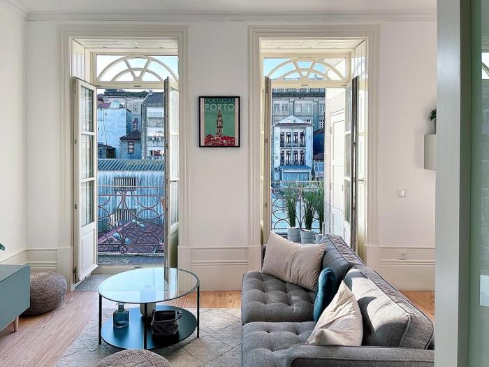 Special place with a sunny balcony facing Clerigos