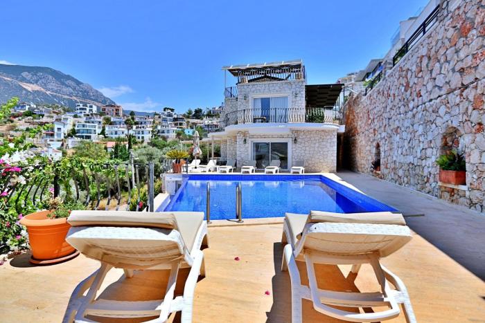 Luxury Villa Close to the Beach