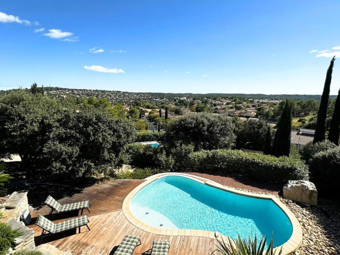 Villa dexception avec Piscine et Jardin