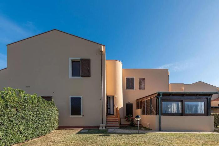 A few steps La Pelosa beach