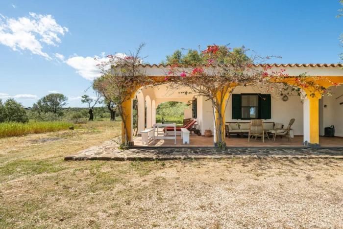 Lovely cottage with private wide garden near Orosei