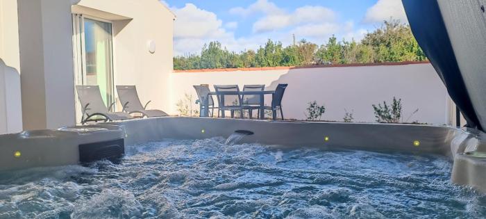 Maison 2 chambres - proche de tout - Jacuzzi privatif