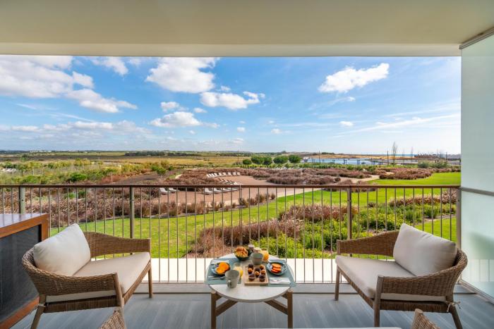 Blue Well Being Beachfront Pool and Spa Raia - BY BEDZY