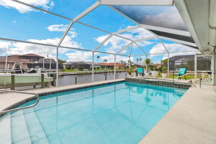 Cape Escape-Canalfront, Dock, Gulf Access, Pool, Spa, Lanai,