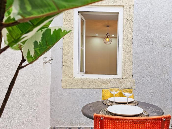 Like a typical Portuguese house with private patio