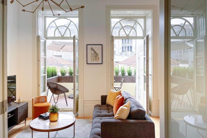 Sunny terrace apartment facing Clerigos Tower