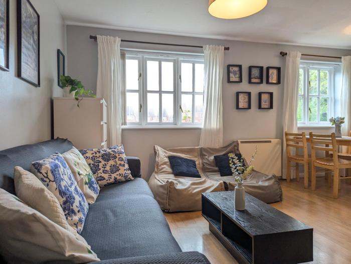 Vintage 2-Bed City Centre Gem Free Parking