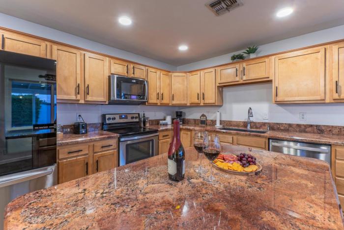 Stylish 3BR Retreat with Backyard Oasis Near Old Town Scottsdale