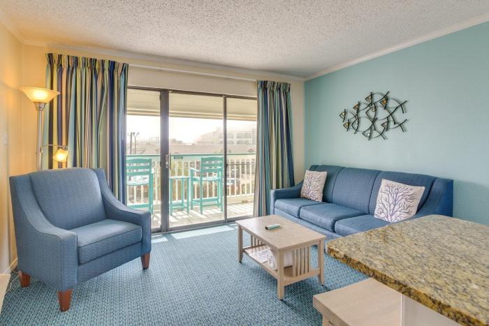 Steps to Beach Galveston Condo with Balcony!