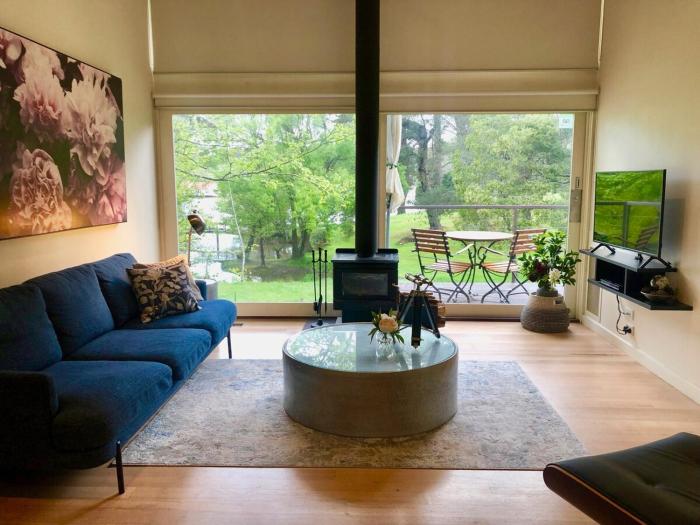 Daylesford Lake Villa1 Lake Frontage pet friendly