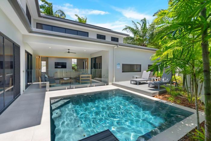 Sea Mist Poolside Oasis near Palm Cove Beachfront