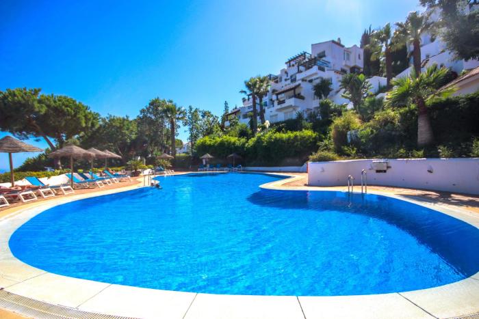 Three bedroom apartment La Mairena Elviria
