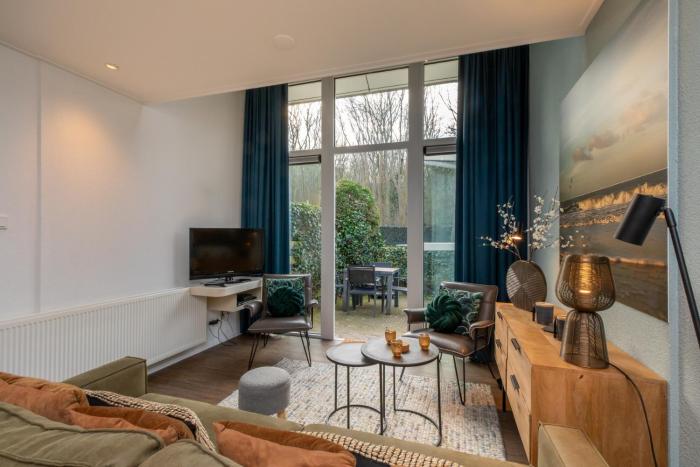 Welcome in - WoesteHoeve Sfeervol Vakantiehuisje in Zeeland aan Zee, Dicht bij Strand & Natuur