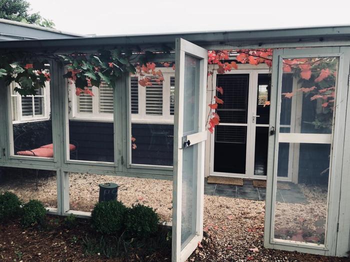 uffington studio pet friendly garden setting