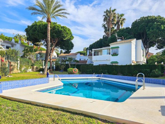 Two bed House in Calahonda just 1km to the beach