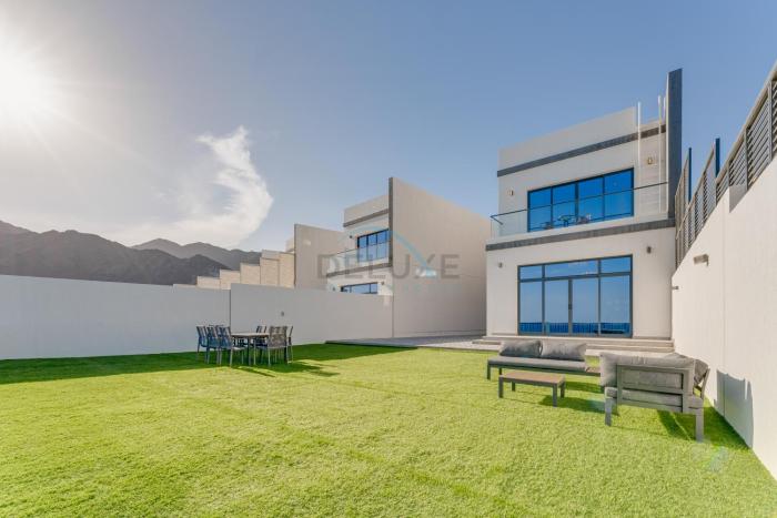 Gulf and Mountain Views 4BR Villa with Assistant Room on Al Dana Island Fujairah by Deluxe Holiday Homes