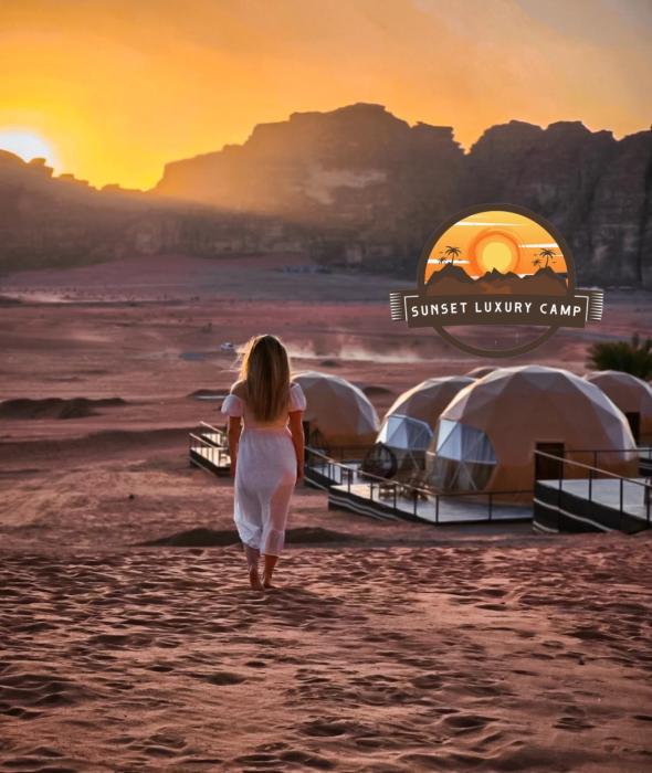 RUM SUNSET BUBBLES lUXURY CAMP