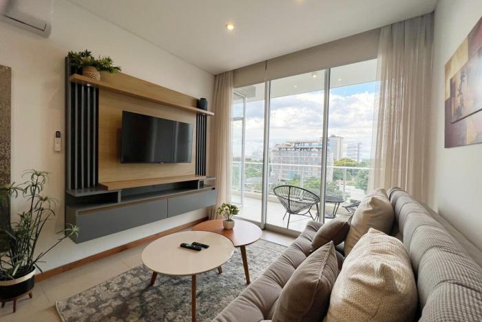 Emerald, a 50m from the Shopping del Sol, 402