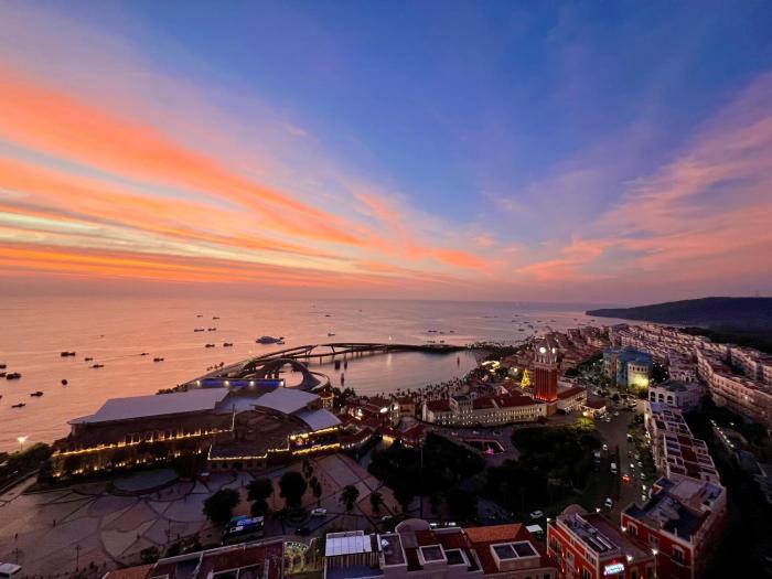 Hillside Luxury Apartments by CASEPIA