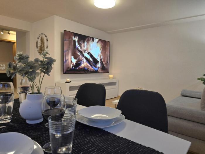 Holiday&Stay, City Apartment, Küche, 85Zoll TV, WLAN