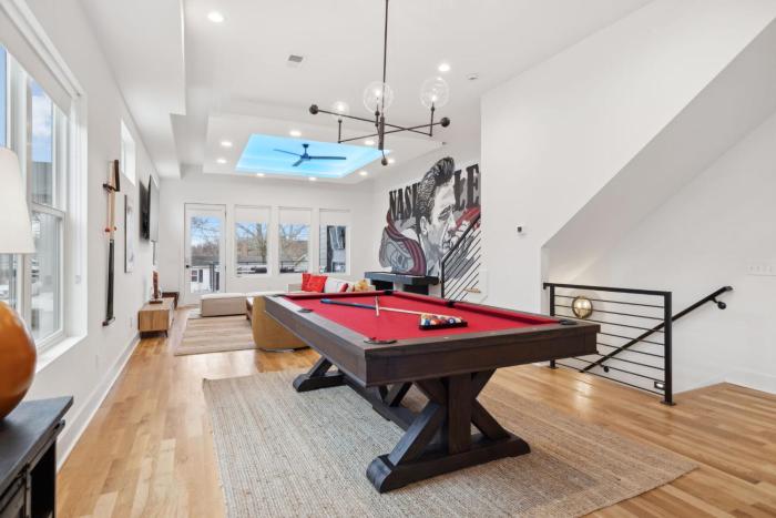Stylish Multi-Level Retreat Rooftop & Pool Table