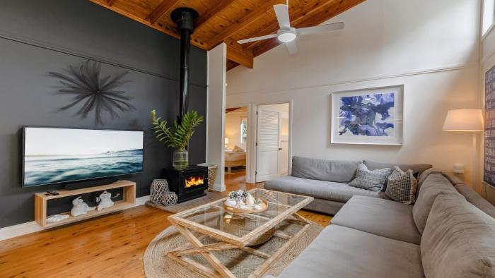 Tanglewood Pearl Beach- firepit, pet friendly, stroll to beach