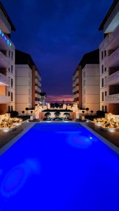 Adela & Robert Home cu piscină și parcare privată