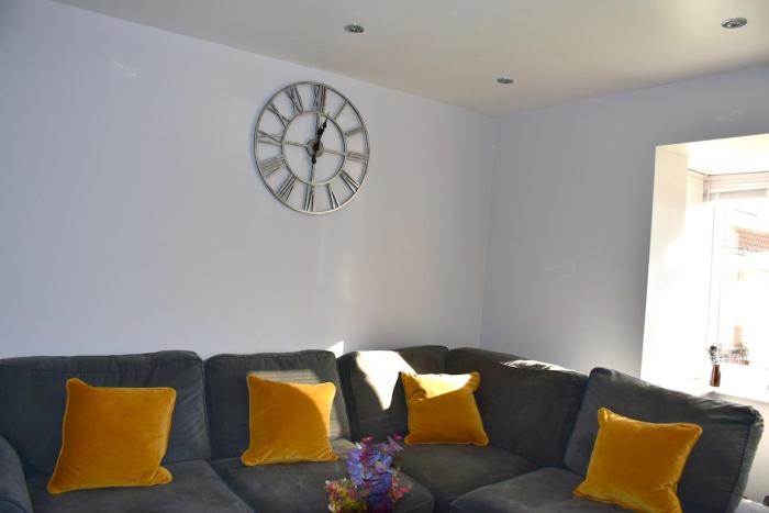 2 Bedroom semi-detached house Luton