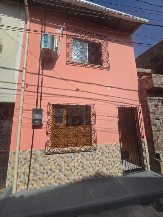 Casa rosa - conforto com split, wifi e água quente