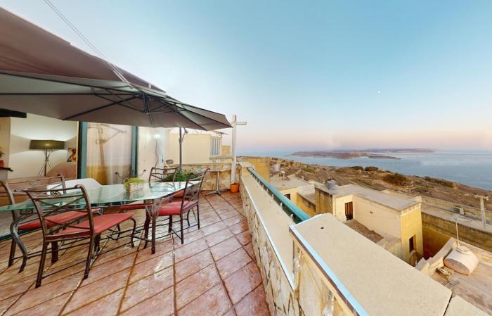 Epic 180 degree Sea & 3 Island Views Sun Terrace Penthouse