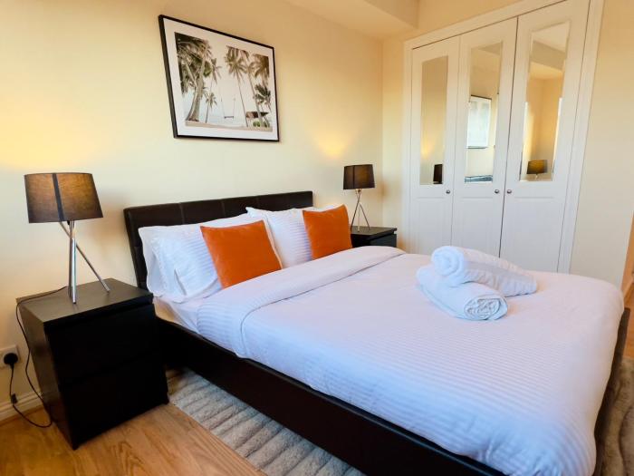 Sleek & Modern 2BR - Easy Access to City Centre