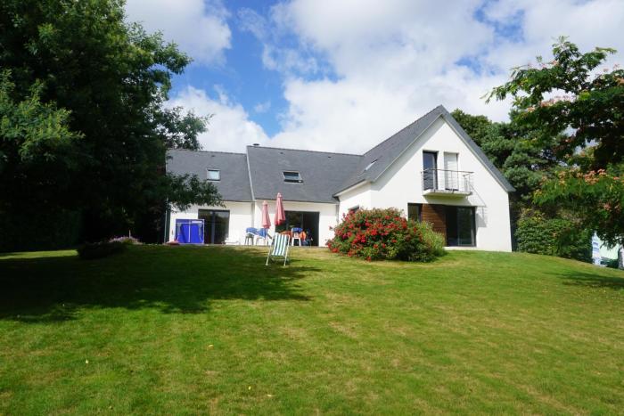 Jolie maison de vacances avec une vue magnifique sur le jardin