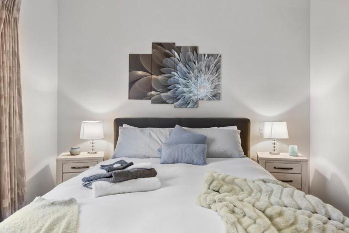 Stylish Home 4mins drive to Sovereign Hill & Lake Wendouree with Free Parking