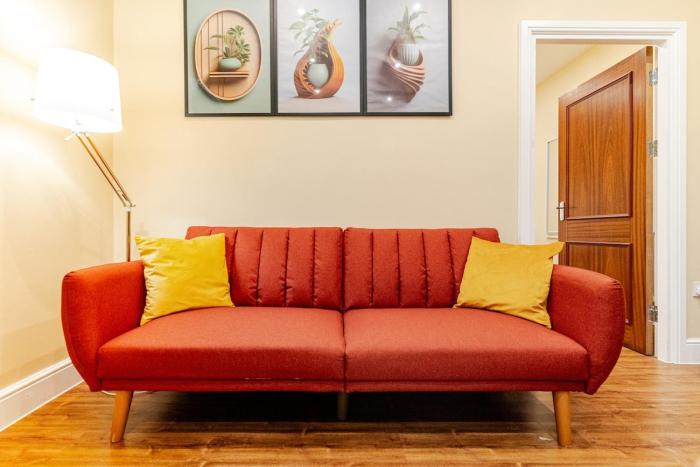 Cozy Modern Flat Walsall Town Centre with Wi-Fi