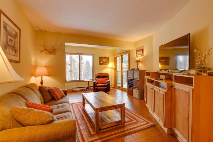 Shuttle to Vail Resort Condo with Hot Tub Access