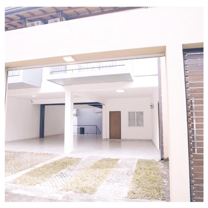 Diyawanna Villa - Deluxe Double Room in Colombo