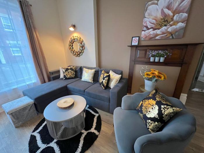 Steps Away to Abbey Glastonbury, Ground Floor 1 BD Apt, Sleeps 3