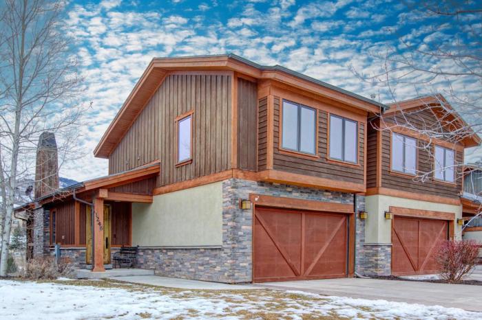 Hailstone 1246 by Moose Management