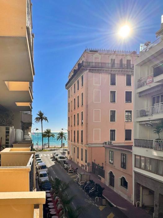 Beautiful 3 rooms, Carré d Or