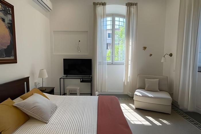 Camera doppia con Aria condizionata e Parcheggio accanto gratuito a 5 min dal Lucca Summer Festival