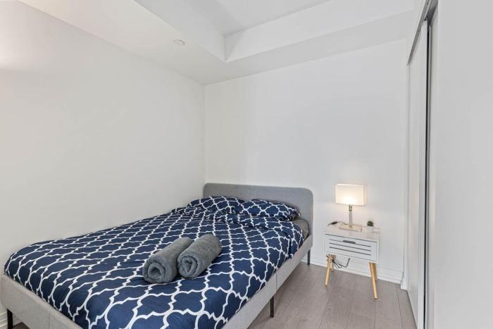 Downtown 2 bedroom Condo with Private Balcony