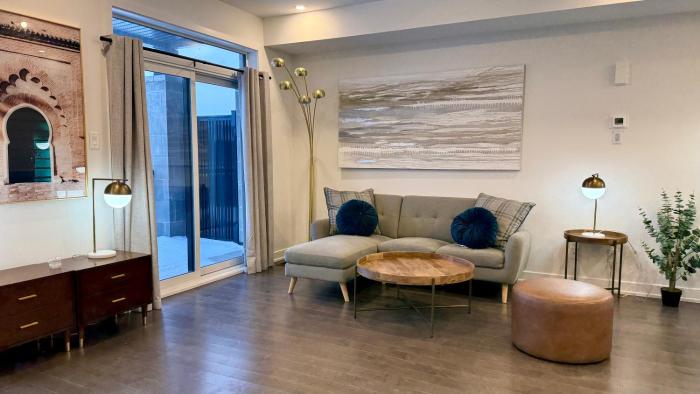 Modern 2BR Home with Parking Near Airport and Downtown Ottawa