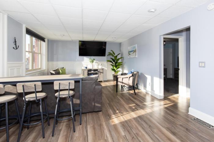 Upgraded Downtown Apartment Sleeps 5