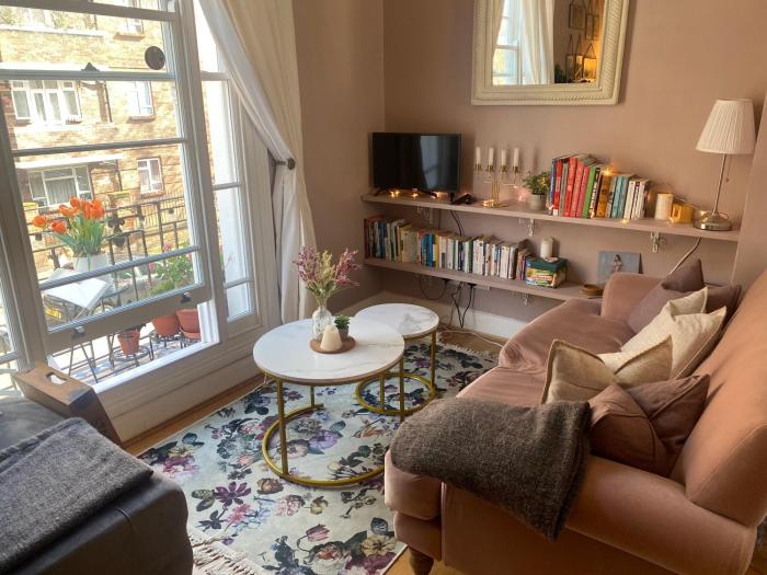 Cosy and Stylish Home with Balcony - Long Stays Welcome