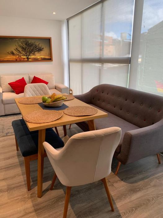 Cozy Entire 2nd-Floor Apartment with Parking