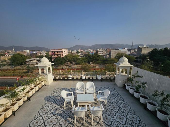 Amber in the dunes by hnh at Amer Road, Jaipur