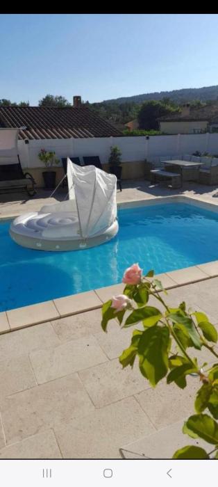 Villa tout confort en Provence avec Piscine, ainsi quun parking privé