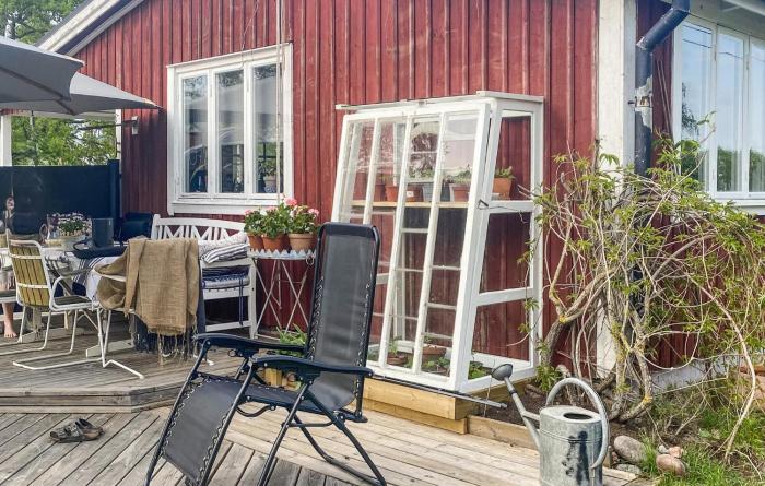 Lovely Home In Lidköping With Wifi