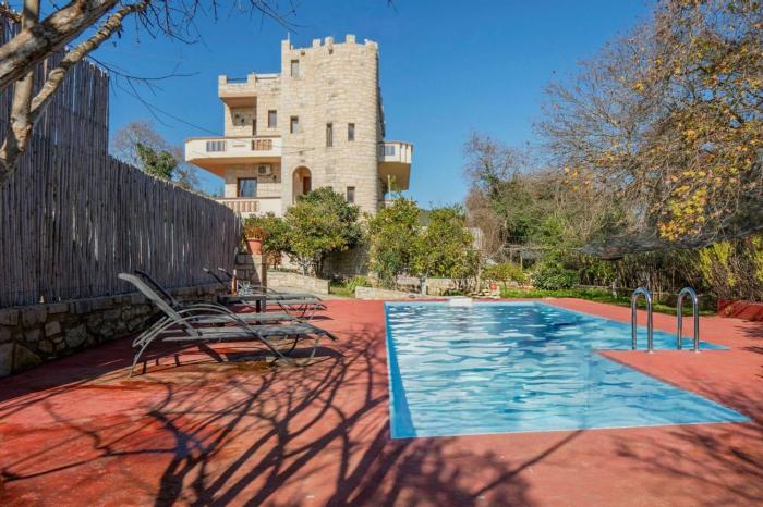 Giannis Castle - Apartment with Private Pool