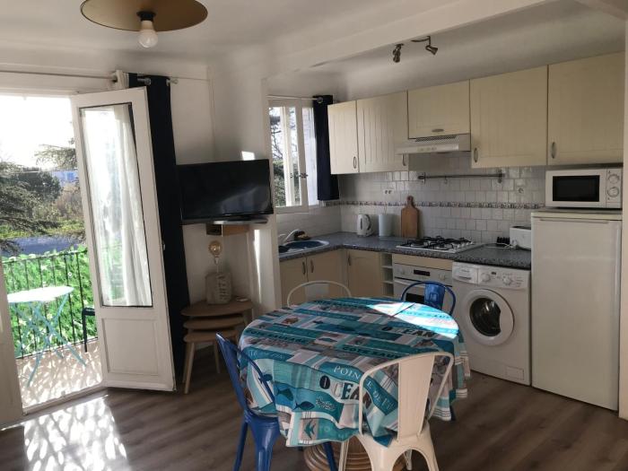 Appartement Type F2 climatise entre plage et port